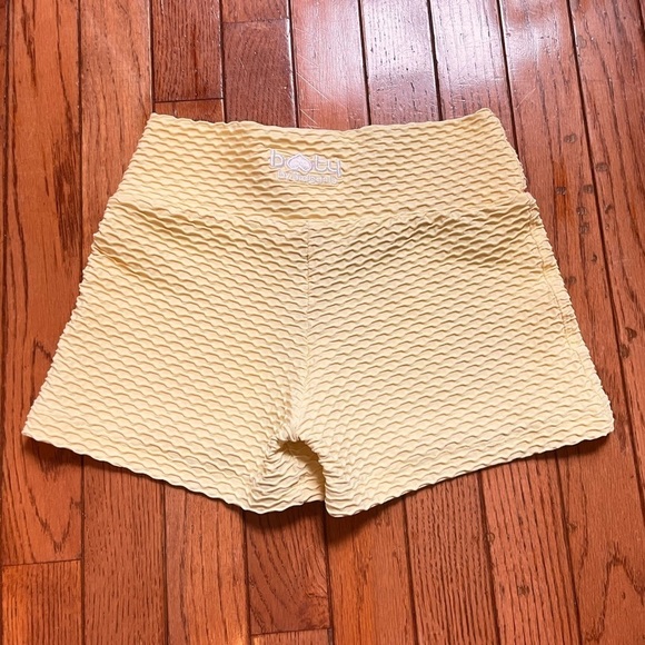 Booty By Brabants CROCO SKIN BOOTY SHORTS pale yellow - Picture 9 of 9